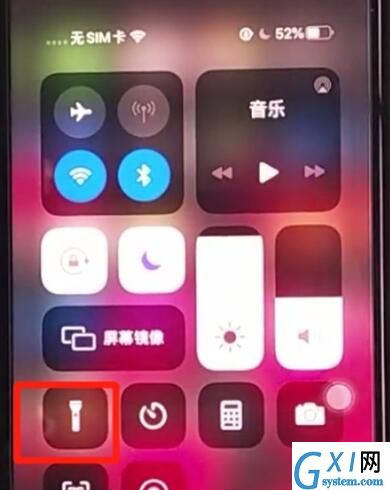 iphone11中使用手电筒的方法步骤截图