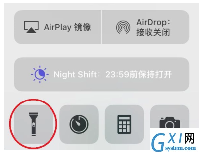 iPhone快速调用手电筒的基础操作截图