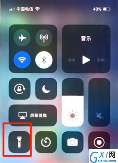 iphonex中使用手电筒的操作方法截图